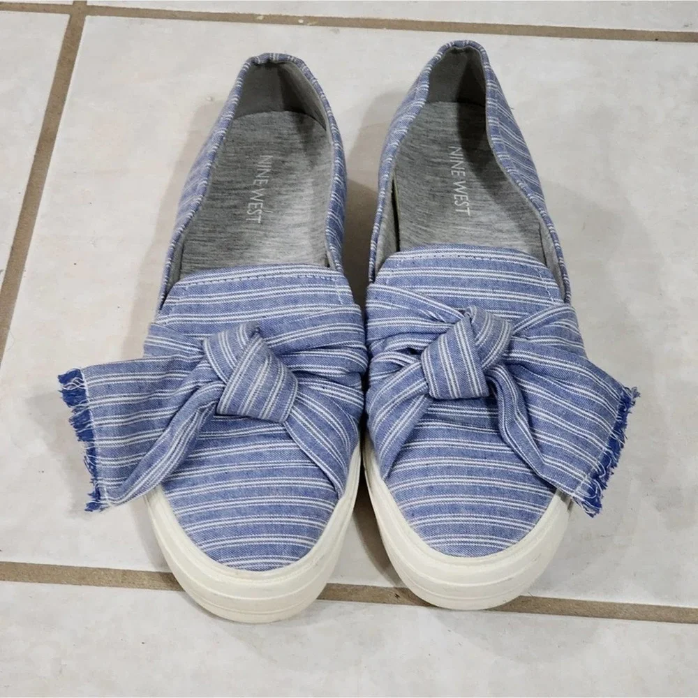Nine West blue and white striped bow detail sneakers size 7.5‎